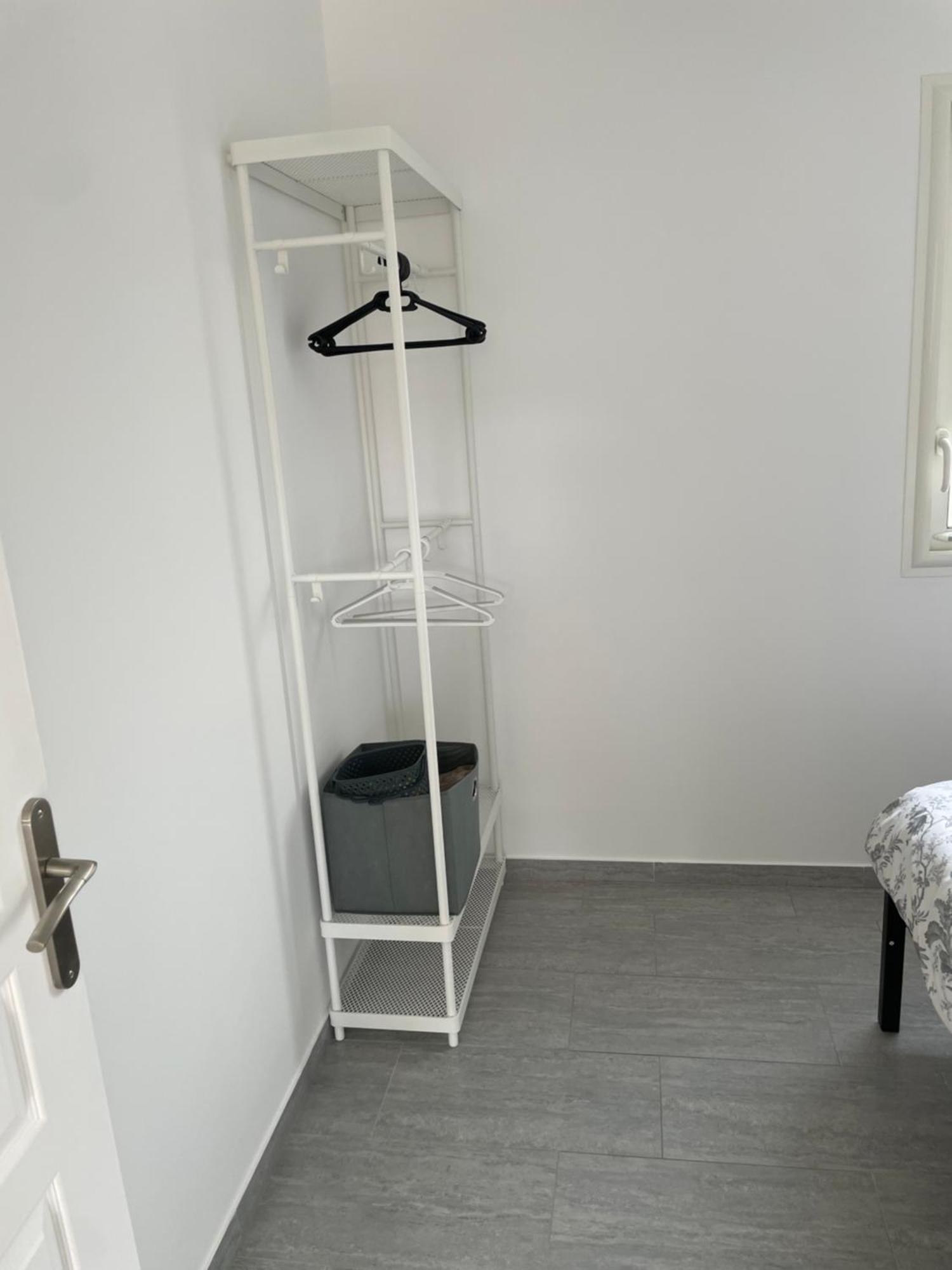 Appartement T2 Avec Terrasse Et Cour Cavaillon Exterior foto