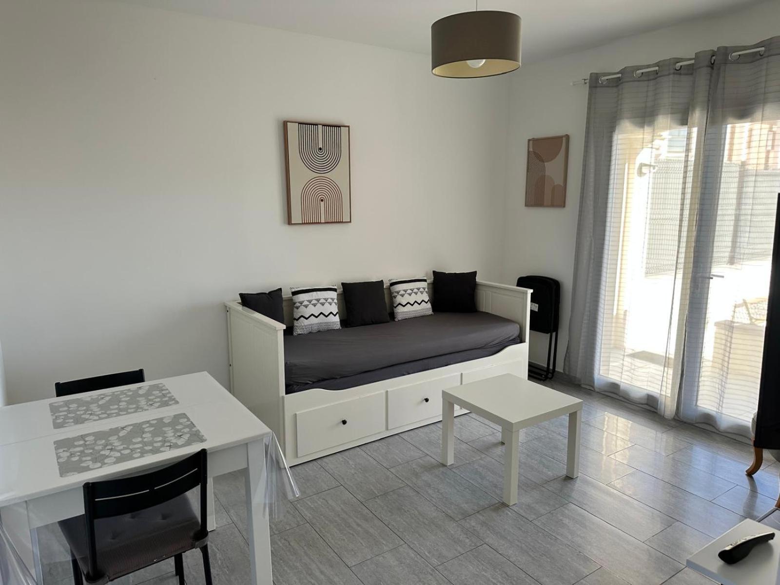 Appartement T2 Avec Terrasse Et Cour Cavaillon Exterior foto